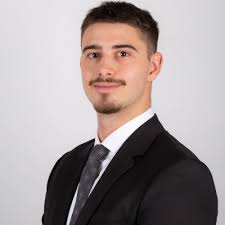 Thrilled to announce that I am returning to Generali Switzerland after  graduating from ZHAW School of Management and Law. All the way back in 2013  I started my professional career as an