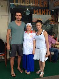 Damla sönmez, canan ergüder, barış kılıç, sercan badur, yiğit kirazcı, zeynep köse ve güllerin savaşı ekibi erken yılbaşı. Facebook