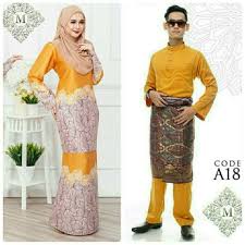 Akan tetapi, bila diamati lebih lanjut, terdapat perbedaan pada tidak adanya saku serta bentuk kerahnya. Couple Set Cun Utk U Baju Melayu Sedondon Anak Ayah Facebook