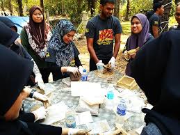 Tapak b.tapak ritual.sekiranya pembaca melapor diri di pondok pengawal tapak a,pembaca akan terus melihat monumen ini.perhatikan struktur binaan bulat.yang dipercayai untuk tawaf.stupa di tengah di atas binaan 4 segi itu dibuat semasa. Sungai Petani Tapak Arkeologi Sungai Batu