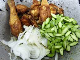 Jadi waktu sudah agak lewat petang. Ayam Masak Sambal Cili Hijau Berpetai Sedap Makan Sampai Terpejam Mata