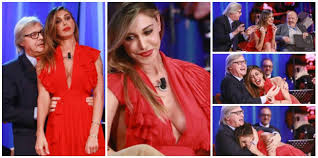 Bianco rosso e verdone, la foto del passaporto di amitrano: Sgarbi A Belen Dovevi Darmela A Costanzo Nozze Gay Con La De Filippi Un Uomo Su Renzi Boschi Media E Tv