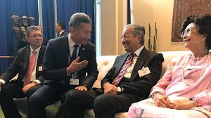 Mahathir mohamad is a politician, businessman, and was malaysia's longest serving prime minister. Burhan Gafoor On Twitter Singapore Foreign Minister Dr Vivian Balakrishnan Had Opportunity To Meet At The Un The Prime Minister Of Malaysia Yab Tun Dr Mahathir Mohamed And Tun Dr Siti Hasmah