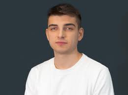 IES Italia is a laboratory of ideas. We design innovative digital solutions  that improve the lives of human beings.