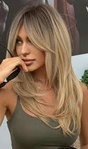 Laura Bouma's Instagram, Twitter & Facebook