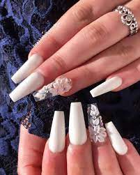 Cute White Coffin Nails Design With Accent Floral Nail Almondnails Floral Nails Fake Nails White Acrylic Nails