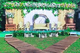 Tujuan utama merayakan pesta di ruang terbuka biasanya ingin berbagi suka cita dengan semua tamu yang hadir agar turut larut dalam perayaan keindahan cinta berbalutkan keindahan alam. Ciri Khas Tema Pernikahan Rustic Blog Tiga Dara