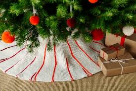 This post may contain affiliate links. Knit Around Tree Skirt Purl Soho