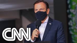 O governador de são paulo, joão doria (psdb), negou que tenha a intenção de proibir a população de sair de casa durante a quarentena no estado. Joao Doria Pede Desculpas Por Viagem A Miami Apos Medidas Restritivas Em Sp Cnn 360Âº Youtube