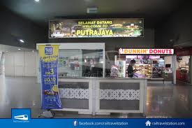 A short ride on a klia transit from putrajaya & cyberjaya station to kl sentral with a stop at bandar tasik selatan station. Klia Transit Kl Sentral To Putrajaya Cyberjaya By Train Railtravel Station