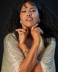 2020 Makeup Throwback to when colors were bold and wings were large and in  charge. I forgot how much I love purple eyeshadow! It gets easy to fall  into a makeup rut.