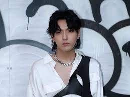 Wu yifan, muchos dirán que es el hombre perfecto, aquel que lo tiene todo y si, el con una sonrisa lo confirma. Kris Wu Chinese Star Accused Of Sexual Abuse Brands Cut Ties