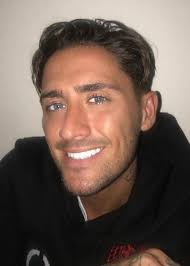 However, he hasn't shared any glimpse of his childhood. Stephen Bear Grosse Gewicht Alter Korperstatistik