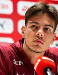 Dyndje e madhe para ambasadës maqedonase në Bernë, u desh ndërhyrja e  policisë