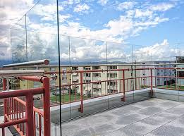 Wind und sichtschutz balkonfacher balkon grau sichtschutz facher. Windschutz Sichtschutz Terrassenverglasungen Balkonschutz