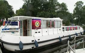 3.25m pénichette de 12m très bien entretenue carénage/peinture du pont et de la coque 2020 moteur beta marine de 37.5cv bateau très lumineux et agréable à vivre. Penichette 1500 R Urlaub Auf Einem Hausboot