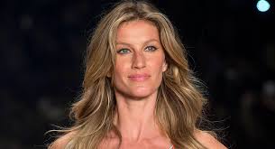 Gisele bundchen was born july 20th, 1980 in horizontia, rio grade de sol, brazil. Gisele Bundchen Represents Older Women In New Versace Ad