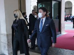 Known for his dynamic presence, megawatt smile, and a vocal tone that. Corriere Della Sera On Twitter Olivia Paladino Il Cappotto Discreto Che Tutti Hanno Notato Https T Co 5vv9cz7zjq