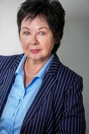 Karen Beyer's Instagram, Twitter & Facebook