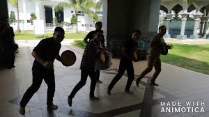 Yang lain menerima rawatan di hospital, katanya ketika ditemui sinar harian. Kena Paksa Cium Adik Sendiri Kompang 5 Beradik Prank Member Youtube