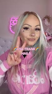 Alisha Snow's Instagram, Twitter & Facebook