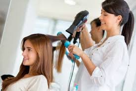 Les Metiers De La Beaute Esthetique Et Coiffure Le Metier De Coiffeur Coiffeuse Metier Coiffeur Produits Capillaires