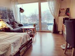 Es ist ein problem aufgetreten. Helles Wg Zimmer Mit Grossem Fenster Und Parkettboden Wgzimmer Schlafzimmer Einrichtung Einrichtungisdee Bett Sofa Couch Bedroo Zimmer Wg Zimmer Wohnen