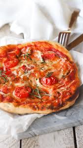 Selbstgemachte Dinkelpizza Mit Frischer Hefe Hellopippa Pizzateig Frische Hefe Dinkelpizza Teig Frische Hefe