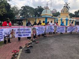 Since the establishment of our facebook page we plan and collect our financial resources for the construction sri mahamariamman devastanam padang. Wakil Lapan Kuil Bantah Pemindahan Kuil Metrotv