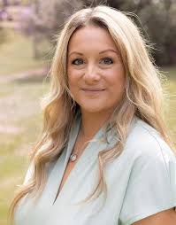 Carla Wakefield's Instagram, Twitter & Facebook