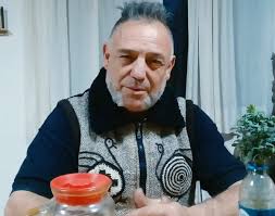 At the early age of 7 years larralde had already written songs with social content. Leo Ros On Twitter La Transicion De Ricardo Iorio A Jose Larralde Entro En Su Fase Final