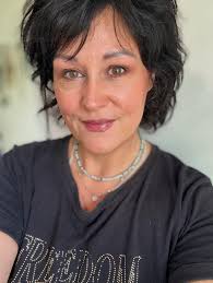 Feel Good Friday Face. Sometimes we need to go glam, even if there's  nowhere to go or people to see. Just for ourselves. I hope you enjoy  #feelgoodfridayface Products used: Some products