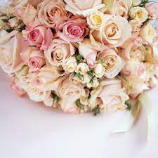 باقات ورود كبيرة حمراء صفراء زرقاء ملونه روعه ناعمه جدا جذابه spray roses tuscan wedding floral wreath