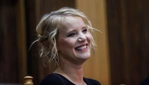 Jedna z najbardziej utalentowanych polskich aktorek teatralnych i filmowych młodego pokolenia. Joanna Kulig Mowi I Spiewa W Serialu The Eddy W Trzech Jezykach Juz Od Piatku Gazeta Krakowska