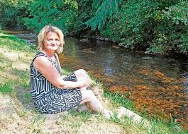 Juliane pochodzi ze sportowej rodziny, zarówno jej dziadek jak i tata uprawiali właśnie skoki narciarskie. Suhl Zella Mehlis Freiwillig Nasse Fusse Geholt Suhl Zella Mehlis Insudthuringen