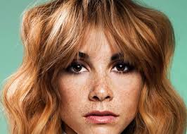 È ideale per chi ha i capelli spessi e un bob. Frangia Aperta E A Tendina Per Un Look Di Classe Toni Guy