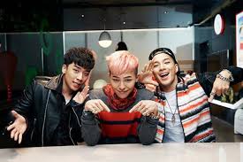 Gd and taeyang (aka gd x taeyang) are at the top of their vocal game as both straddle the line between singing and rapping throughout the track: G Dragon Taeyang And Seungri Of Big Bang Live In Singapore 2014 For Their Thinking Of You Fan Meeting Joven At Heart