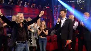 Wer noch auf den sieg hoffen darf, erfahrt ihr hier. The Voice Senior Sat 1 Zuschauer Nach Finale Entsetzt Sender Sieht Sich Zu Entschuldigung Gezwungen Tv