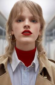 Hannah ellis spent many years working in childcare before deciding she'd like to write books. Hannah Motler Models Burberry Trench Spring Summer 2020 Collection