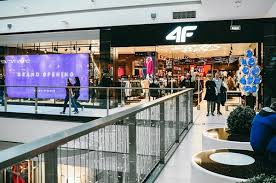 Oprócz zieleni, barwy kolekcji to klasyczna czerń i energetyczna fuksja. Galeria Echo 300 Sklepow Na Kazda Kieszen