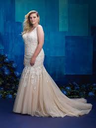 Check spelling or type a new query. Welches Brautkleid Fur Mollige Die Besten Styling Tipps