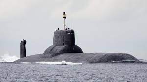 The typhoon torpedo room was built in the top part of the bow between the twin hulls. Putins Mega Schiff Grosstes Atom U Boot Der Welt Fahrt Durch Die Ostsee Welt