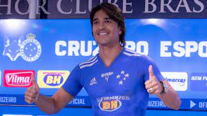 .marcelo moreno, e quando o jogador chegou à sala de imprensa da toca ii os jornalistas foram surpreendidos com uma pergunta: Inusitado Marcelo Moreno Chega Ao Cruzeiro E E Apresentado De Forma Diferente Tnt Sports