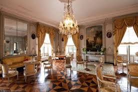 Isere Saint Geoire En Valdaine Chateau De Longpra Interieur Interieurs Francais Chateau Decoration Interieure