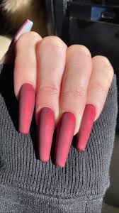 Khloe kardashian is known for always sporting the most trendy nails in hollywood — we are constantly waiting to see what mani she gets next. Velvet Chrome Nails Are Trending And Khloe Kardashian Is A Fan Allure