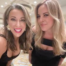 Y'all go to wish the most fabulous, effervescent, fun-loving @amyvanderoef  a happy birthday! She's brings so much love & fun to the world ! 🧁🥂