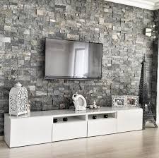 Örneğin, modern tarzda dekore edilmiş bir salona bir gitar biblosu koyulabilir. Acik Tonlar Ve Sade Aksesuarlarla Modern Ve Sik Bir Ev Ev Gezmesi