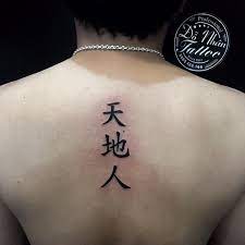 Hình xăm (hay còn được gọi là tattoo) đã và đang trở thành xu hướng mới của giới trẻ giúp họ bờ vai của nữ là nơi thích hợp để bạn tattoo những hình xăm chữ đẹp. Hinh XÄƒm Chá»¯ Tau