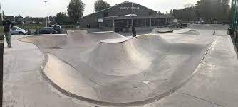 Awesome sessie in waregem.the skatepark in wargem is a good skatepark. Waregem Vulcano Skateparks