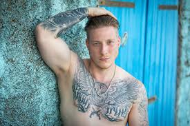 Al momento si sa solo che ci sono i casting aperti per partecipare alla nuova edizione e candidarsi come coppia concorrente o come tentatori/tentatrici. Ware Gerne Single Knickt Temptation Island Mike Ein Promiflash De